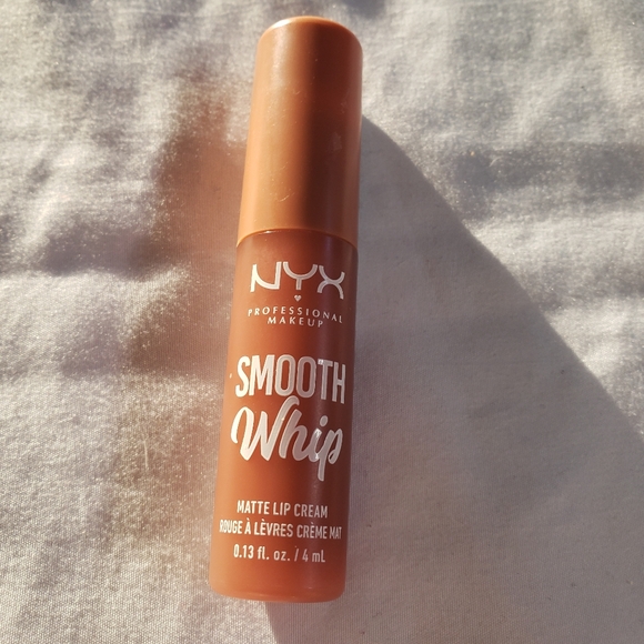 NYX Smooth Whip Matte Lip Cream, Moisturizing, Liquid Lipstick - Pancake Stacks - Picture 3 of 7